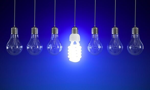 Se sostituisci le lampade a incandescenza con i LED, puoi risparmiare luce